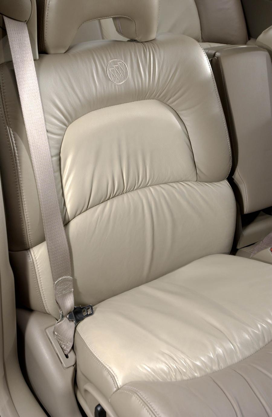 Детали интерьера Buick LeSabre 2000 года  (фото 16 из 35)